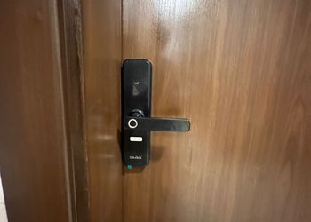 استديو بسرير ماستر وأثاث مريح 