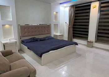 شاليه بألعاب مائية ومسطح اخضر