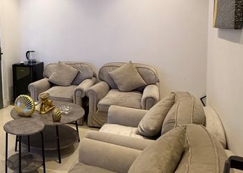 شقة بصالة جلوس ودخول ذاتي