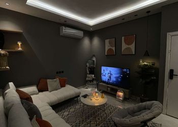 شقة بدخول ذاتي وتصميم هادئ