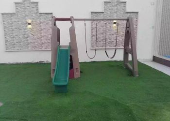 شالية بمجلس مطل على المسبح 
