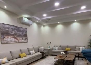 مزرعة بمجالس وألعاب أطفال 