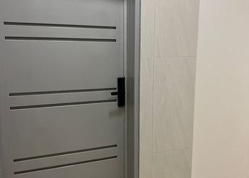 استديو بأثاث مريح وبسيط 