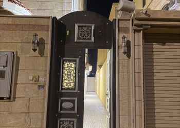 استديو بسرير ماستر وجلسة جانبية 