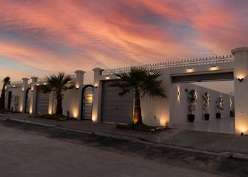 شاليه بصالة جلوس والعاب اطفال