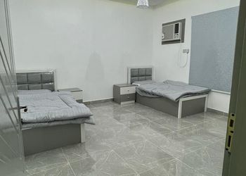 شاليه بصالة مطلة على المسبح