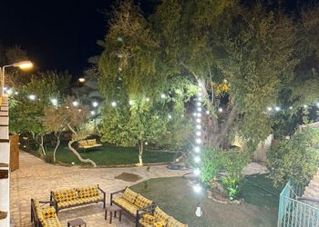 مزرعة ببيت شعر وجلسة خارجية