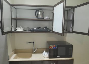 استديو بأثاث مريح وبسيط 