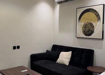 استديو بسرير ماستر وجلسة جانبية 