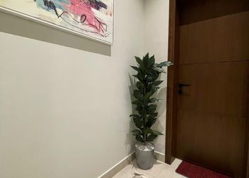 استديو بسرير ماستر وأثاث مريح 