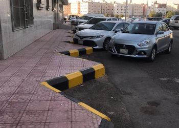 شقة بصالة جلوس وغرفة نوم 