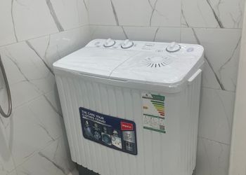 استراحة بمجلس وفناء خارجي 