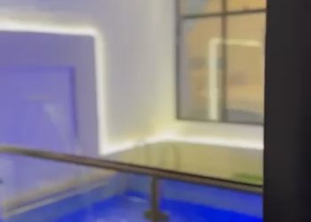 شاليه بجلسة خارجية ومسبح