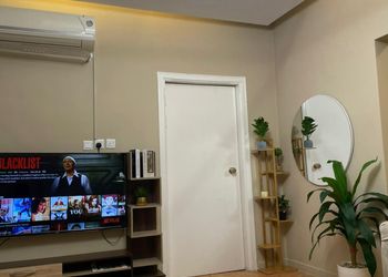 شقة بغرفة جلوس وغرفتين نوم 