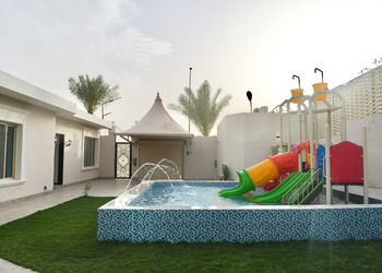شاليه بألعاب مائية ومسبح 