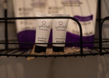 استديو بأثاث مريح وبسيط 