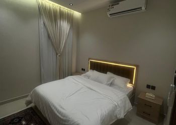 شقة بغرفة معيشة وغرفة نوم 