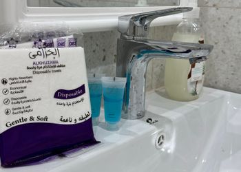 استديو بسرير ماستر وجلسة جانبية