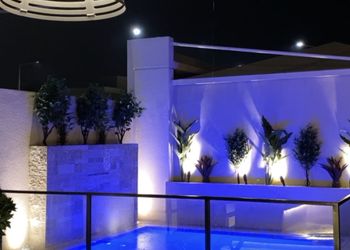 فيلا مع مسبح وغرفة معيشة 