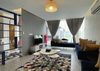 شالية بتصميم فخم و بالعاب مائيه
