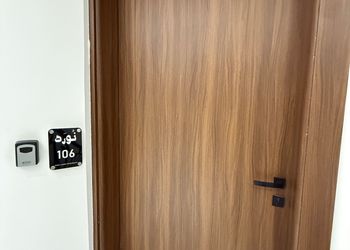 استديو بجلسة خارجية دخول ذاتي