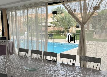 استراحة بمسطح اخضر ومجالس
