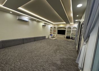 استراحة بمسطح اخضر ومجالس