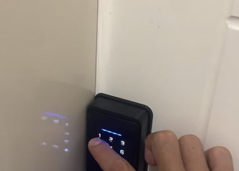 استديو بأثاث مريح وبسيط
