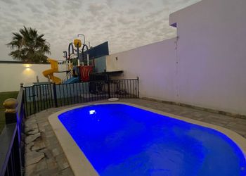 شاليه بمسطح اخضر و مسبح