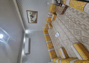 شاليه بجلسة خارجية ومسبح 