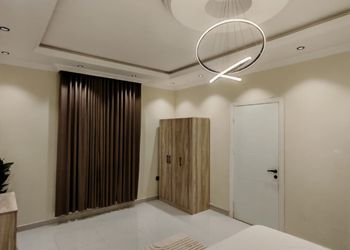 استديو بأثاث مريح وبسيط 