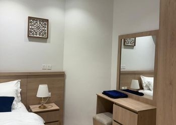 استديو بأثاث مريح وبسيط 