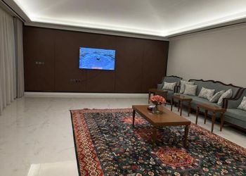 استراحة بمجلس وفناء خارجي 