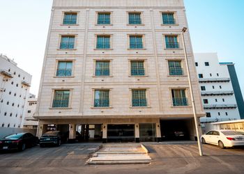 استديو بألوان مريحة وأثاث راقي
