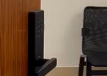شقة بغرفة جلوس وغرفتين نوم 