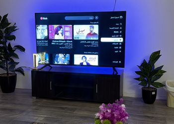 استديو بأثاث مريح وبسيط 