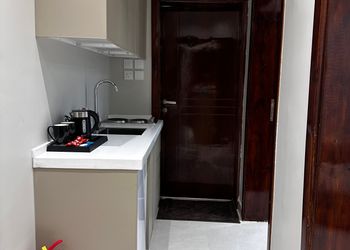 شقة بصالة مريحة وغرفة نوم 