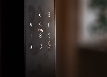 استديو بأثاث مريح وبسيط 