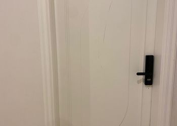 استديو بسرير ماستر وجلسة جانبية