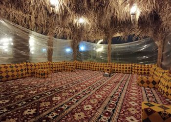 مزرعة بمجالس وبيت شعر 