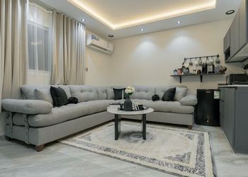 شقة بتصميم أنيق ودخول ذاتي 