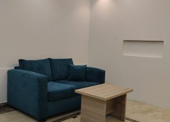 استديو بأثاث مريح وبسيط 