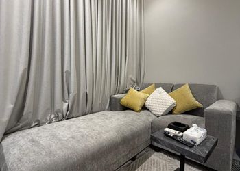 استديو بأثاث مريح وبسيط 