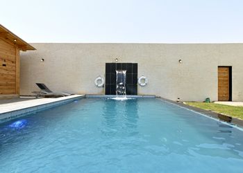 شاليه بمسطح اخضر