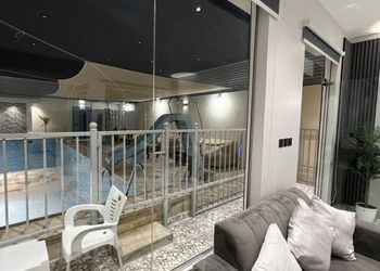 استراحة بمسطح اخضر وجلسه خارجيه