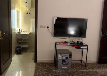 استديو بأثاث مريح وبسيط 