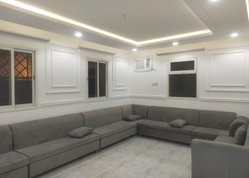 شقة بصاله وثلاث غرف نوم 