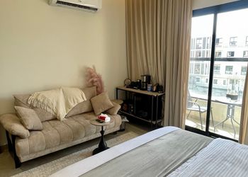 استديو بسرير ماستر وجلسة جانبية