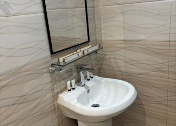استديو بأثاث مريح وبسيط 