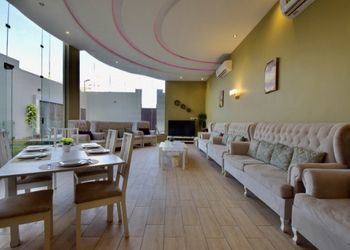شاليه بركن شواء ,,مسطح اخضر, 